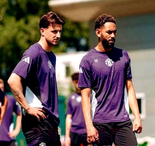 马卡:怀森偶像是拉莫斯想穿4号 但被阿拉巴占据 马卡:怀森偶像是拉莫斯想穿4号 但被阿拉巴占据